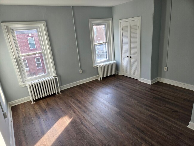 Building Photo - 1317 W 3rd St