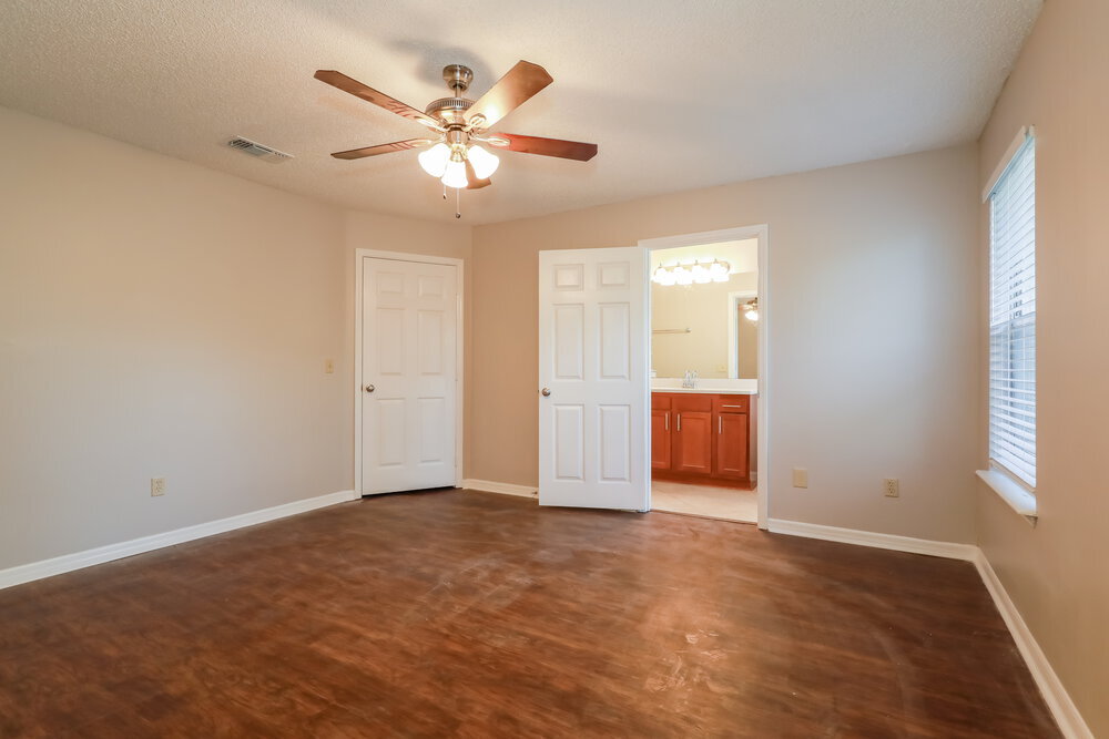 Building Photo - 8173 Pilgrims Trace Dr