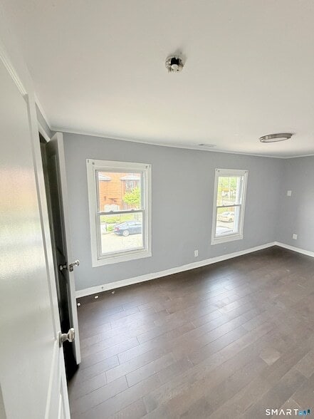 Building Photo - 16 Daggett St