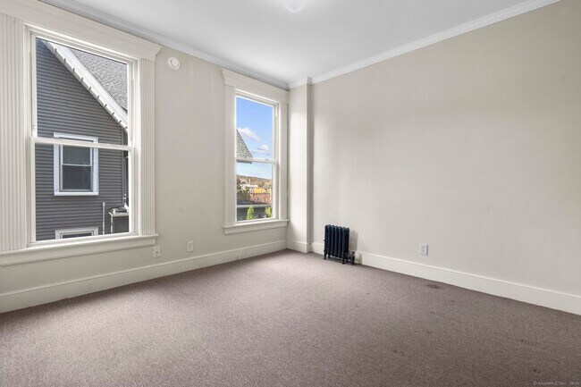 Building Photo - 113 E Main St