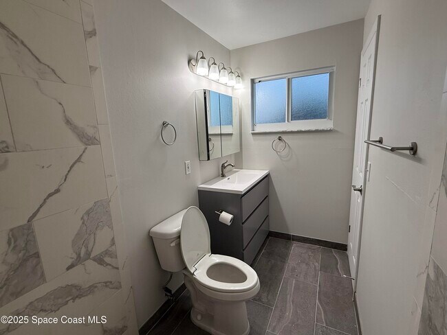 Building Photo - 1170 Molaki Dr