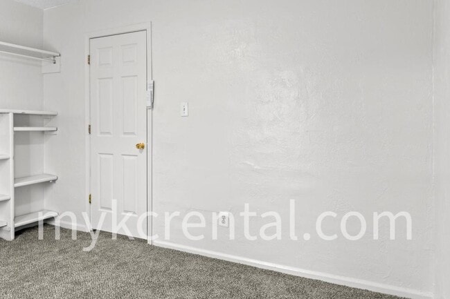 Building Photo - 1129 Hasbrook Ave