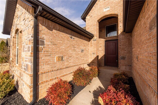 Building Photo - 6101 W Woodbine Dr