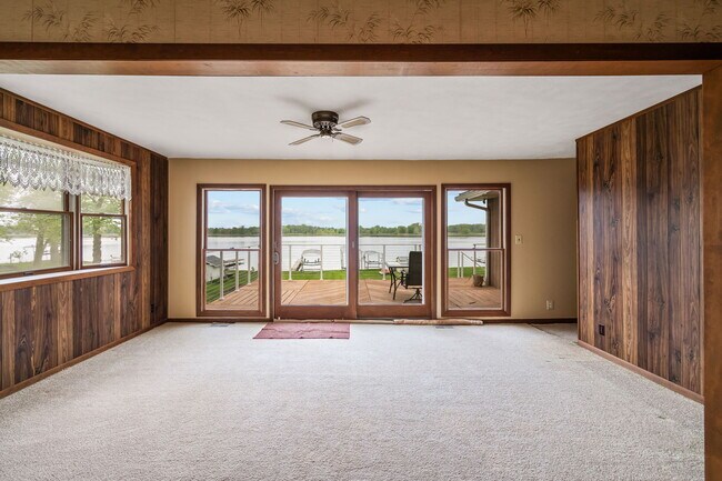 Building Photo - 2083 Chapman Lake Dr