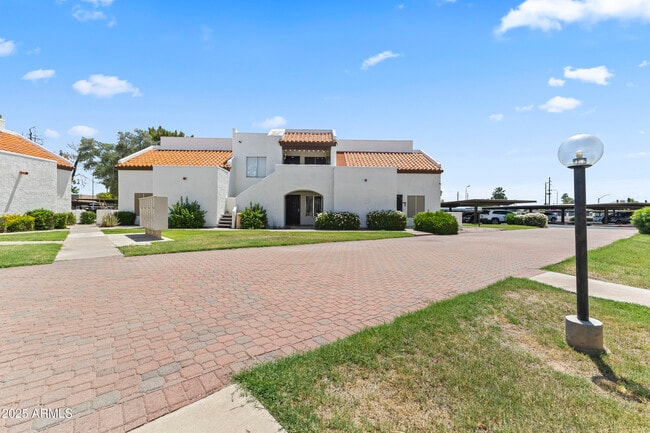 Building Photo - 4730 W Northern Ave