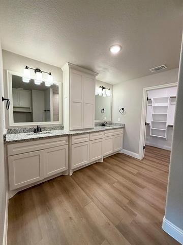 Building Photo - 1020 N Blue Stem Ct