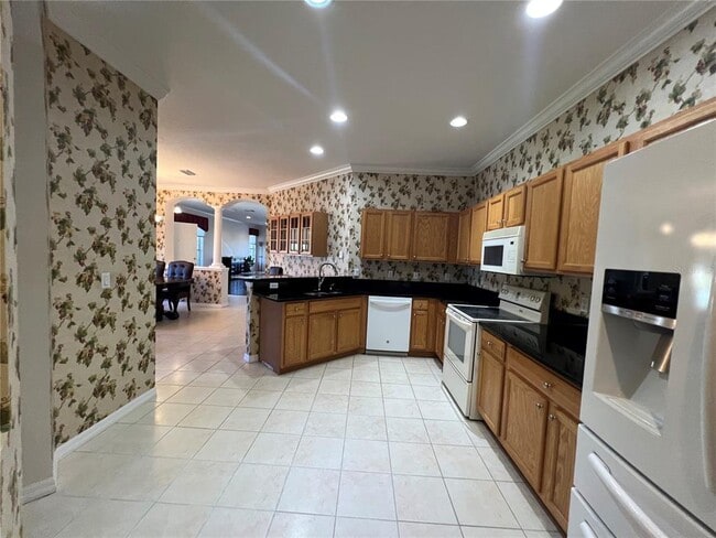 Building Photo - 4665 Whispering Oaks Dr