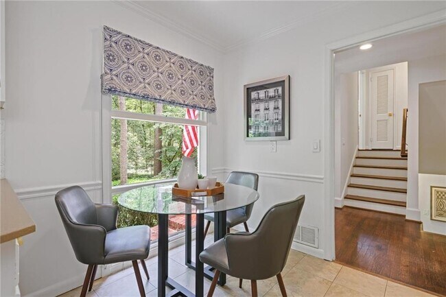 Building Photo - 2800 Mornington Dr NW