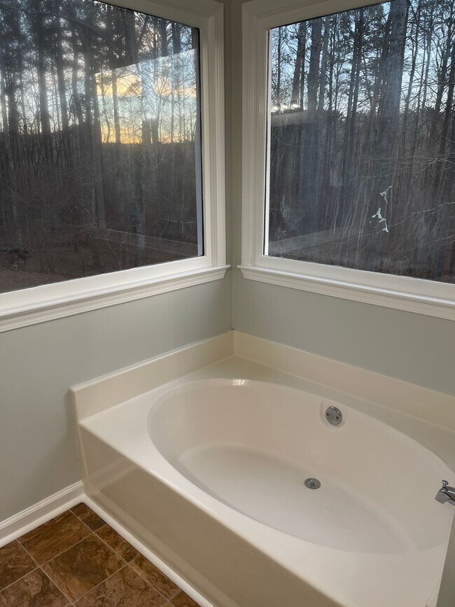 Building Photo - Split Foyer Home with Fenced Yard