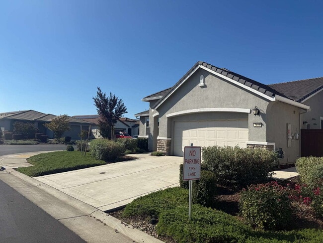 Building Photo - 3 Bedroom 2 Bath in 55+ Adult Community