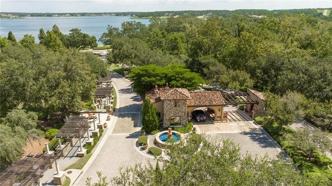 Building Photo - 16004 Pendio Dr