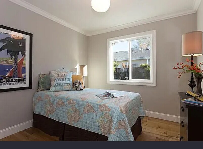 Building Photo - 3576 Franklin Ave