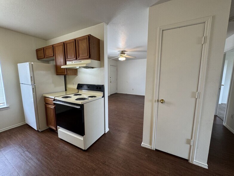 Building Photo - 1109 Horizon Dr