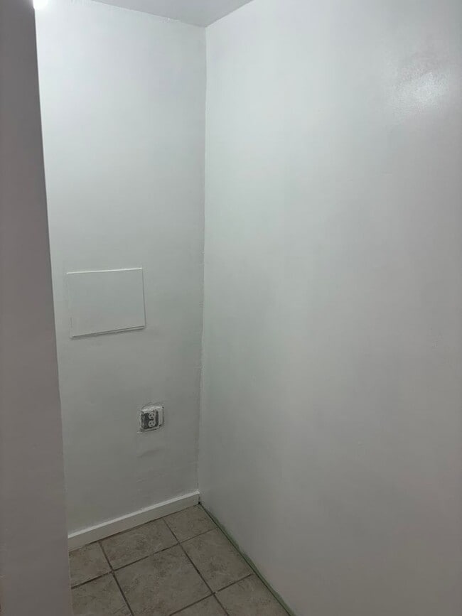 Building Photo - Harbor Lights 1-Bedroom – Pool, Courtyard,...