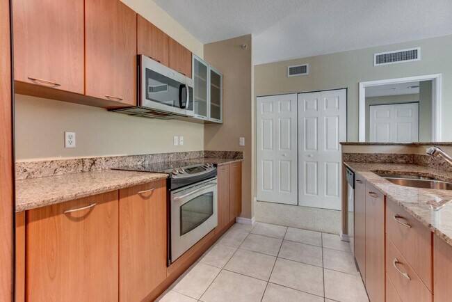 Building Photo - 700 E Boynton Beach Blvd