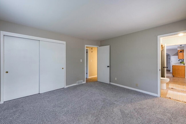 Building Photo - 8929 42 Ct