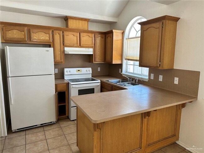 Building Photo - 613 La Mancha Dr