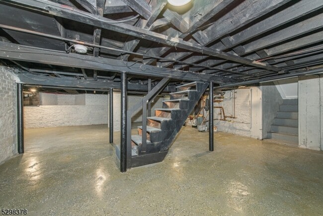 Building Photo - 54 Spruce St