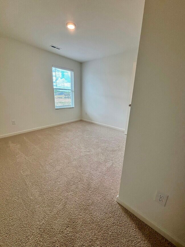 Building Photo - 505 Saddlewood Cv