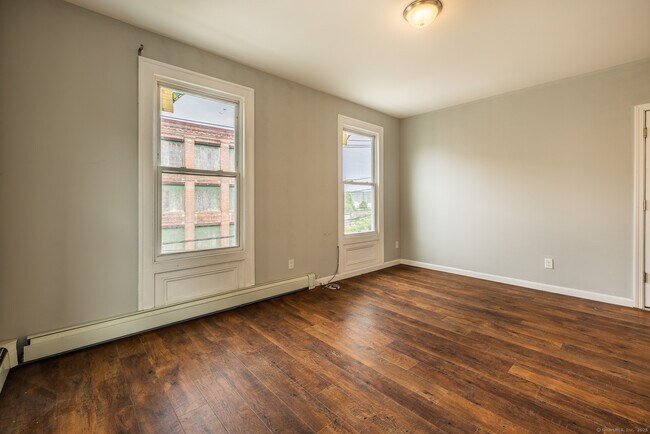 Building Photo - 341 Myrtle Ave