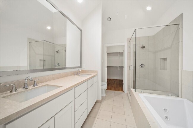 Building Photo - 4031 Bellefontaine