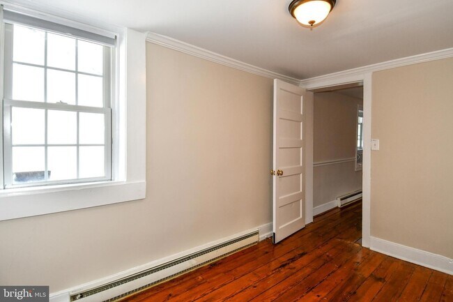 Building Photo - 17 - Apt. #1 Madision Street Unit