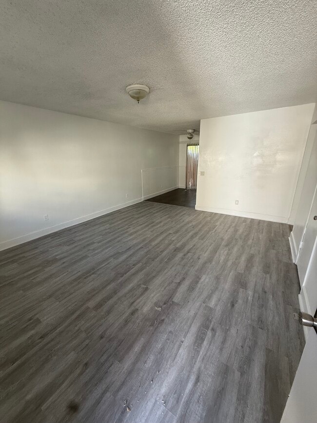 Building Photo - Corona Apts- 19542