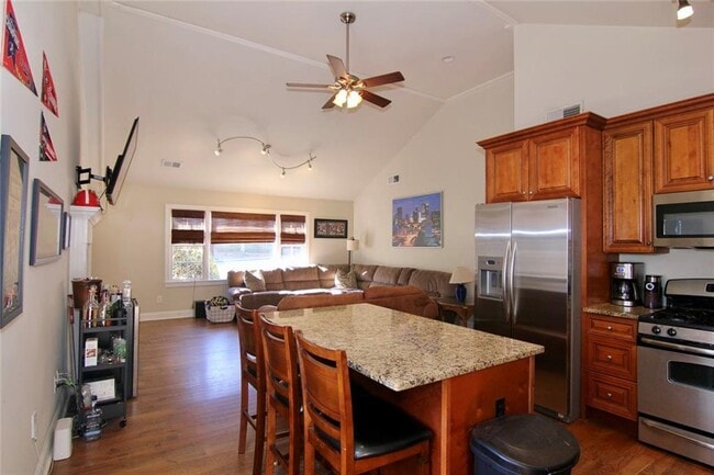 Building Photo - 2565 Camille Dr NE