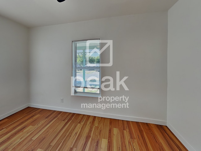 Building Photo - $1495! 3Bed/1Bath Home in Fort Worth! $900 off your first month's rent! Apply by 1/21!