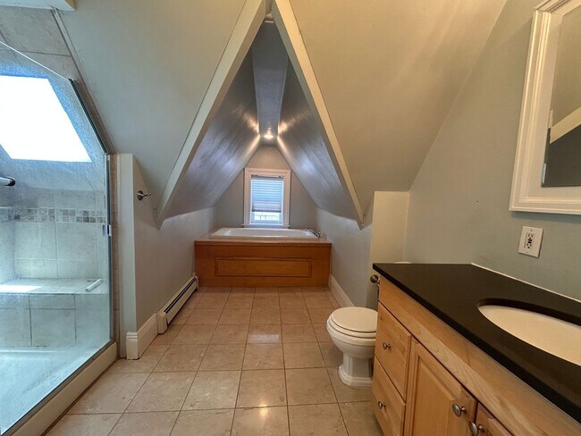 Building Photo - $0 DEPOSIT OPTION. CHARMING VICTORIAN TOWNHOUSE IN UPTOWN/CITY PARK WEST