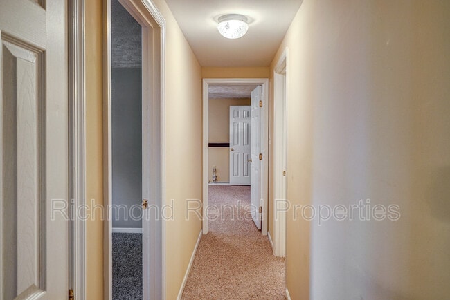 Building Photo - 7600 Roscommon Ct