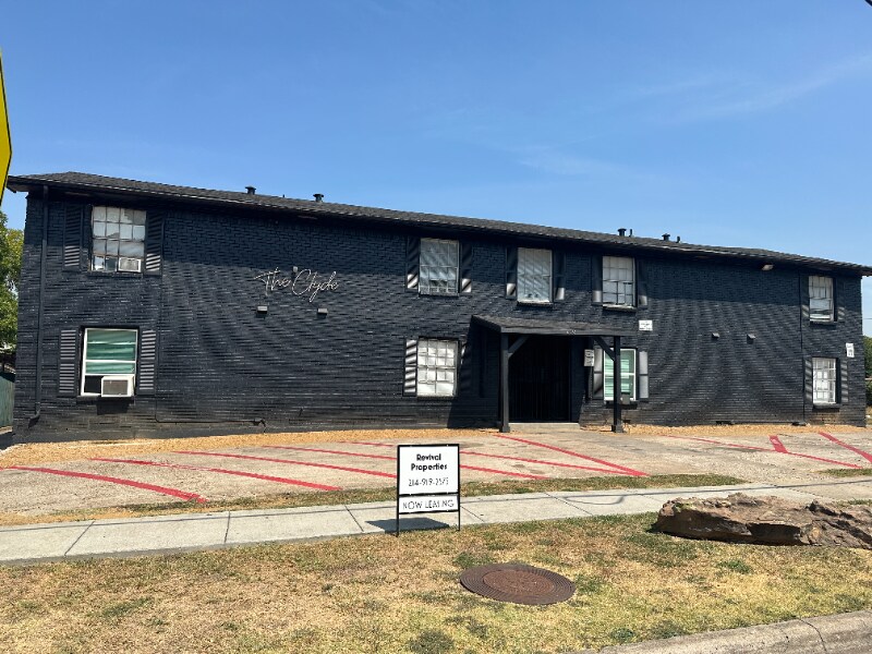 Building Photo - 409 E 9th St