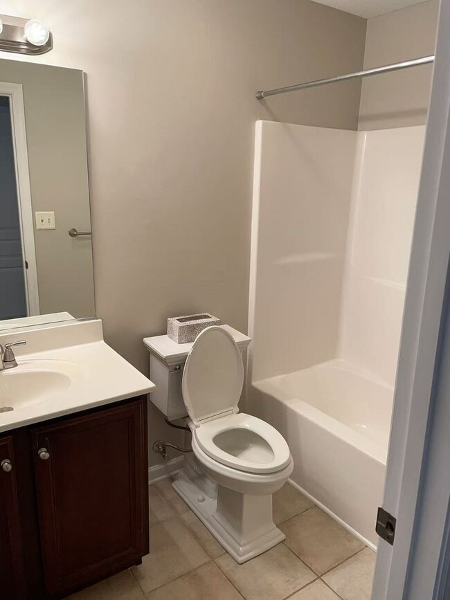 Building Photo - 4beds3bath House for rent