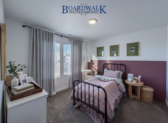 Building Photo - Modern 3-Bed Home with Yard & Amenities