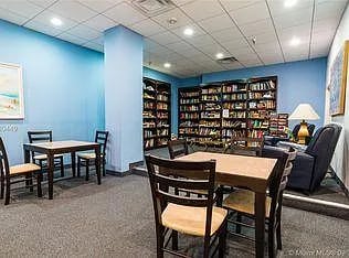 Building Photo - 290 174th St St