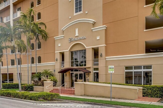 Building Photo - 2425 SW 27th Ave