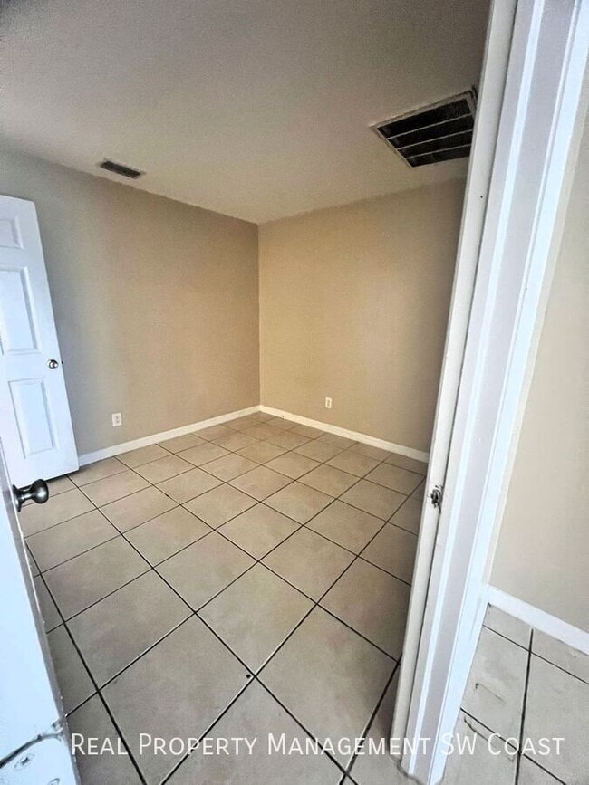 Building Photo - 125 John Ave S