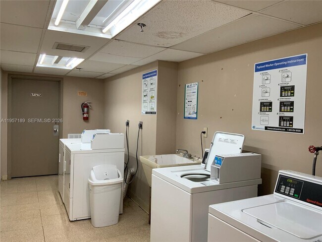 Building Photo - 1470 NE 123rd St