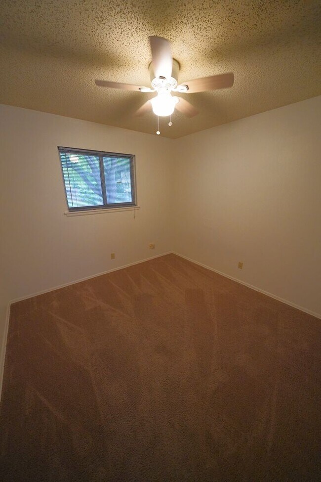 Building Photo - 221 Judith Ann Dr
