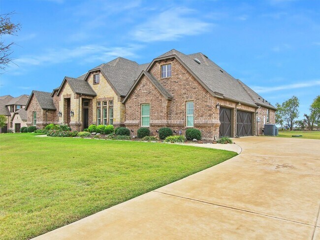 Building Photo - 2101 Tapadero Ln