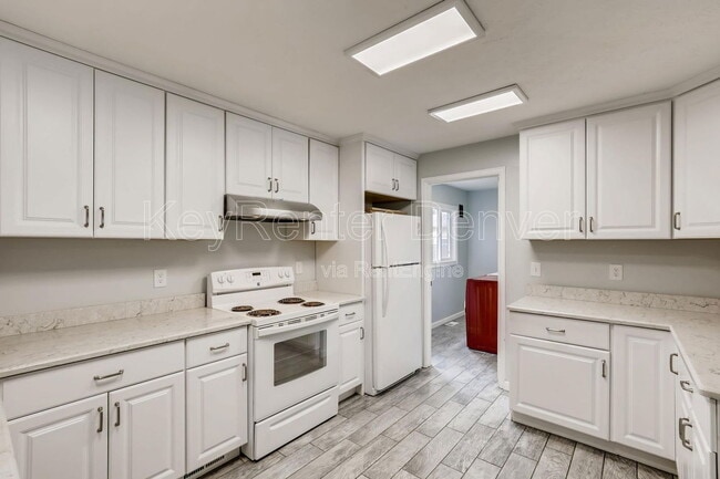 Building Photo - 1733 Iola St