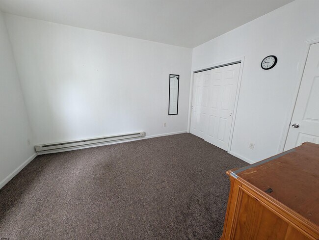 Building Photo - 12 N Iowa Ave