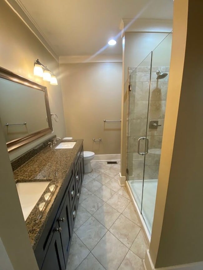 Building Photo - 3 Bedroom 2 Bath Townhouse