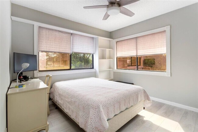 Building Photo - 470 NW 38th Ave