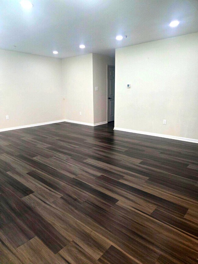 Building Photo - 905 Woodbridge Ct