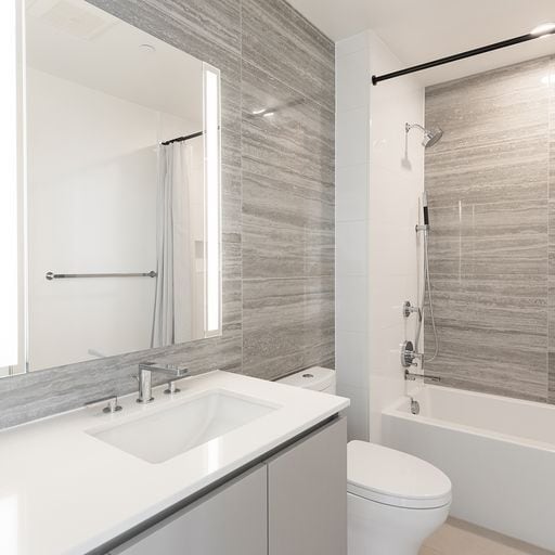 Full-size bathroom - 2510 6th Ave