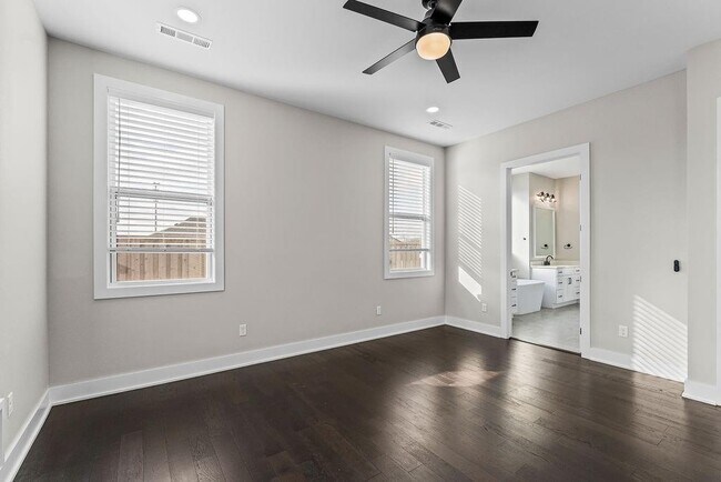 Building Photo - 3505 SW Radiance Ave