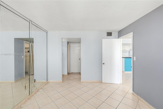 Building Photo - 345 Ocean Dr