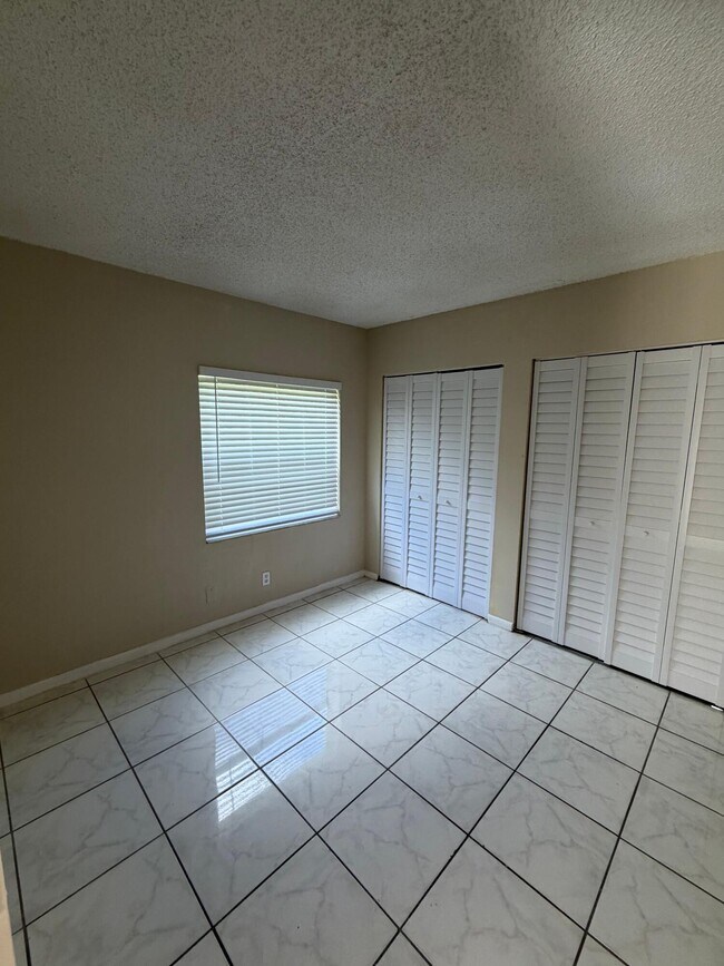 Building Photo - 11441 NW 35th St