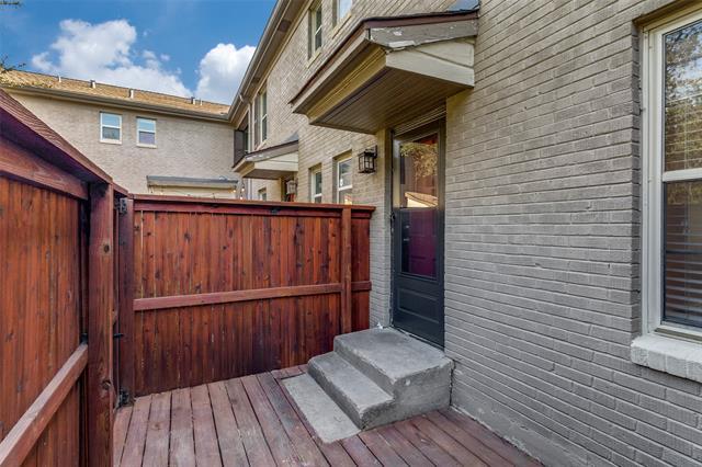 Building Photo - 6421 Bordeaux Ave